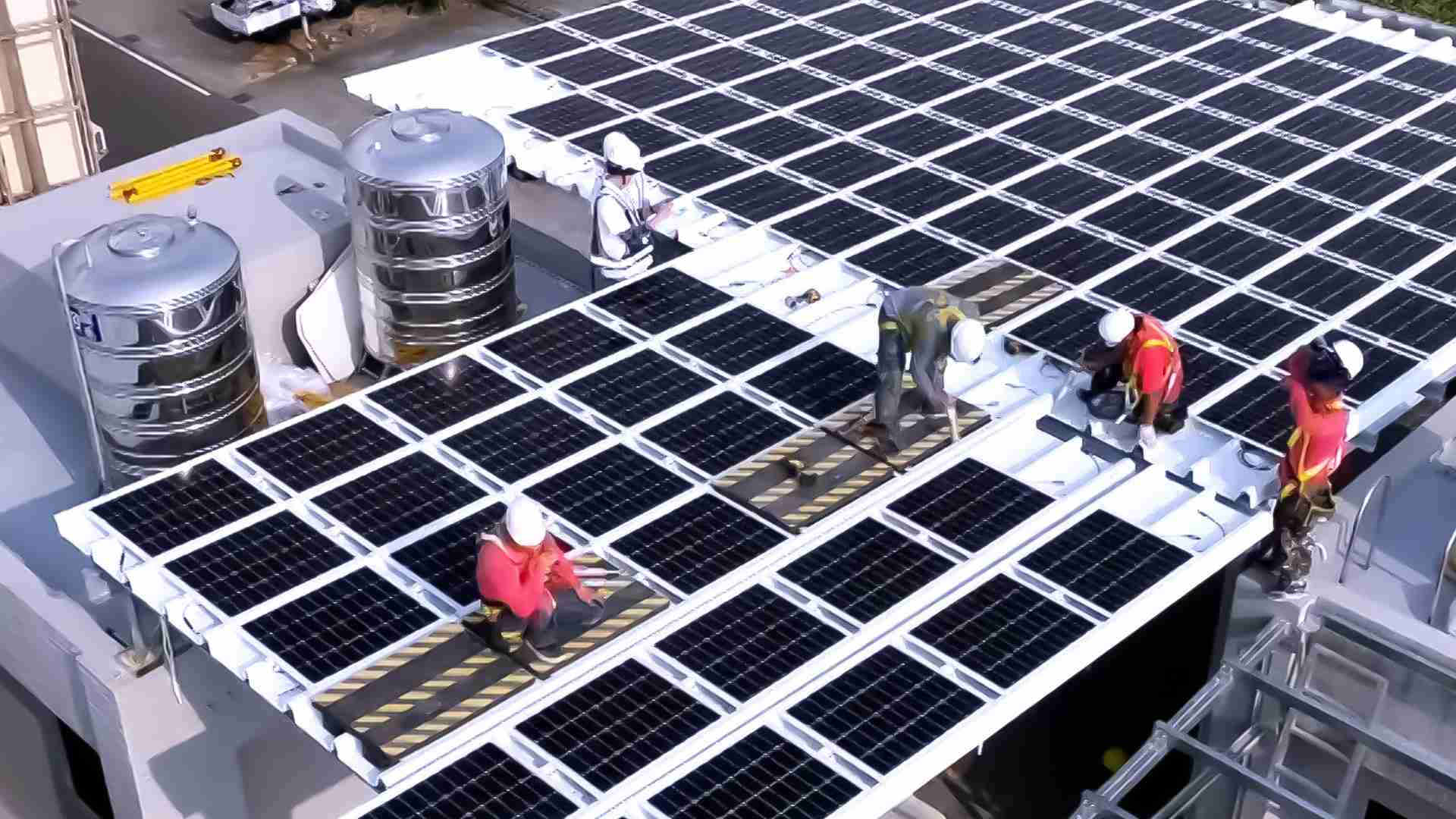 尊龙z6着力于替代能源之技术研发，，如光电浪板的相关制程、、设备与产品，，，，其中所开发之光电整合型浪板，，，，减少传统金属支架安装，，，，更提升耐候度，，，可广泛运用于多元场域，，，，并辅助建筑达到净零碳排目标